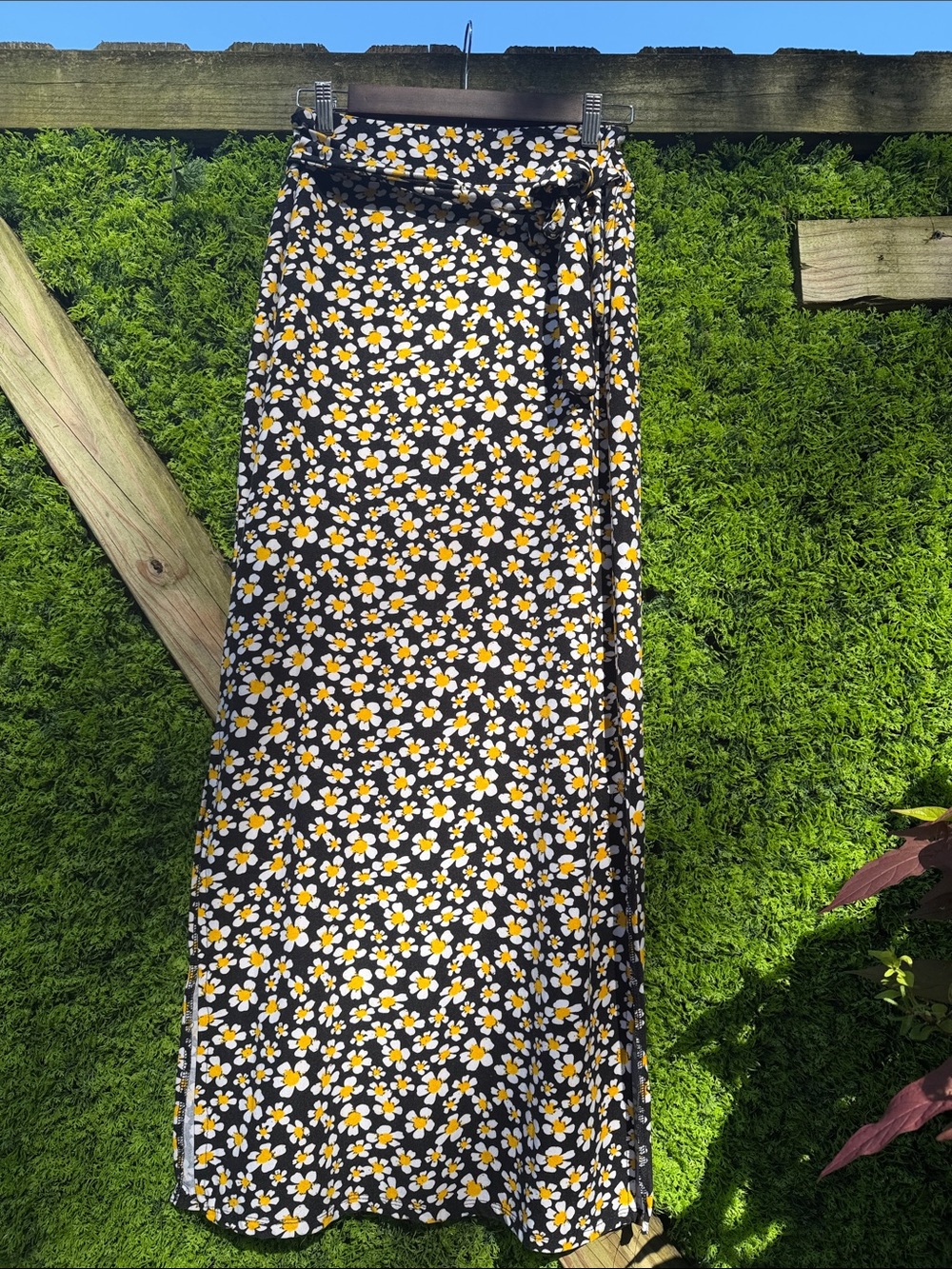Rue 21 Daisy-Print Wrap Maxi Skirt Black with White & Yellow Flowers
